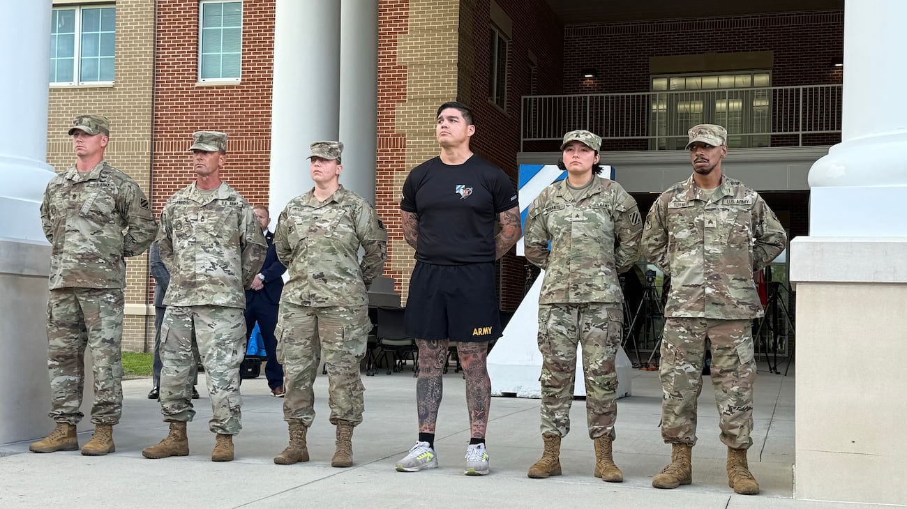 6 soldiers who subdued Fort Stewart shooter awarded medals