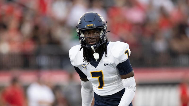 Toledo safety Emmanuel McNeil-Warren (7) gets ready for a play during an NCAA football game...