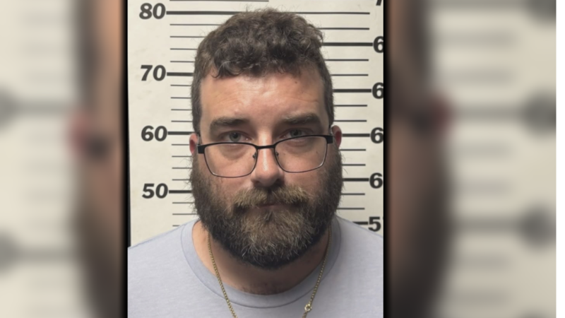 A former Franklin County police officer is facing charges that he had sex in his patrol car...