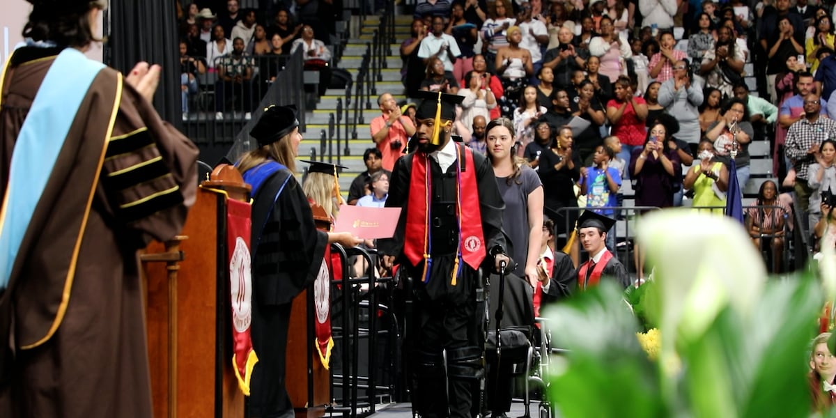 Muscular Graduation ‘Anything is possible’: Paralyzed student walks across graduation stage ...