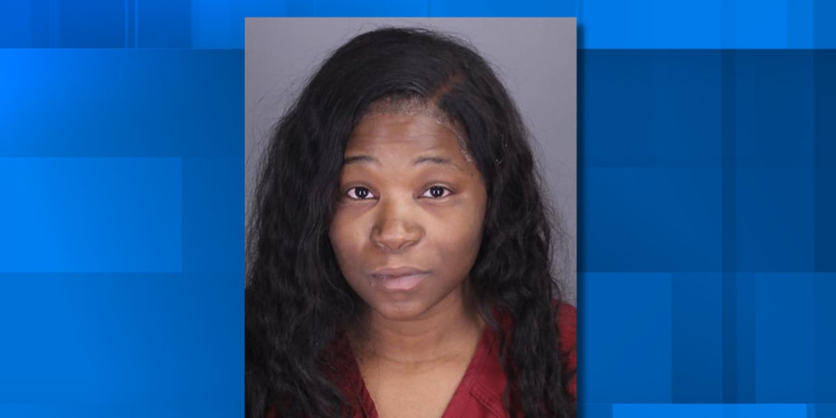 Mother accused of leaving 3 children alone in apartment for years takes plea deal