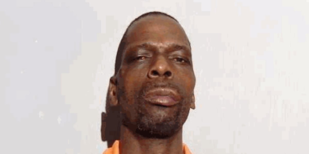 Man arrested, accused of stabbing two people outside East Toledo bar