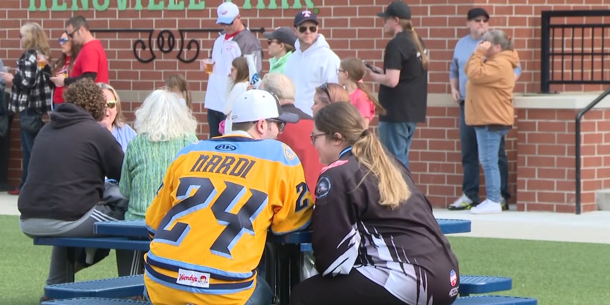 Toledo Walleye fans pack the stands eyeing a Kelly Cup championship Toledo Walleye fans pack the stands eyeing a Kelly Cup championship