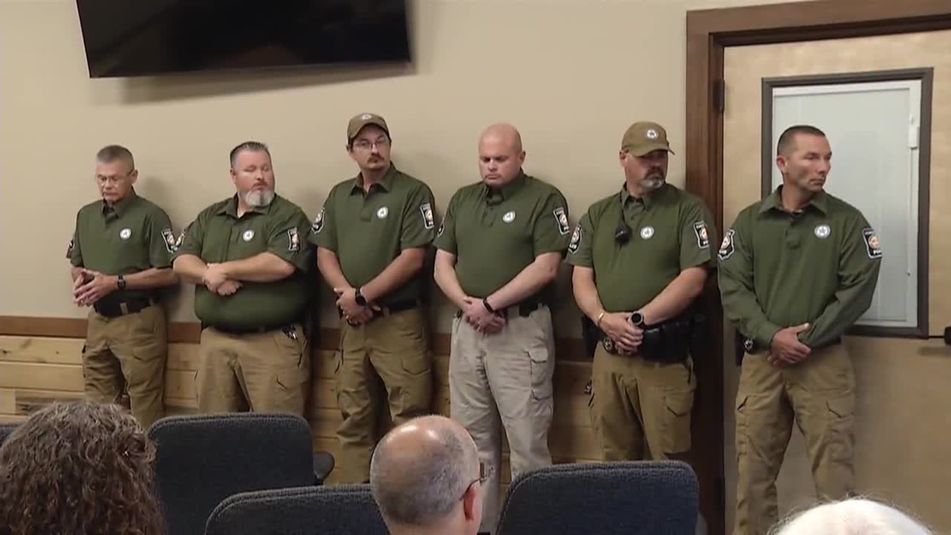 Mayor fires town's entire police force after dispute involving his wife